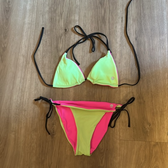 Reversible triangle bikini - Picture 2 of 2